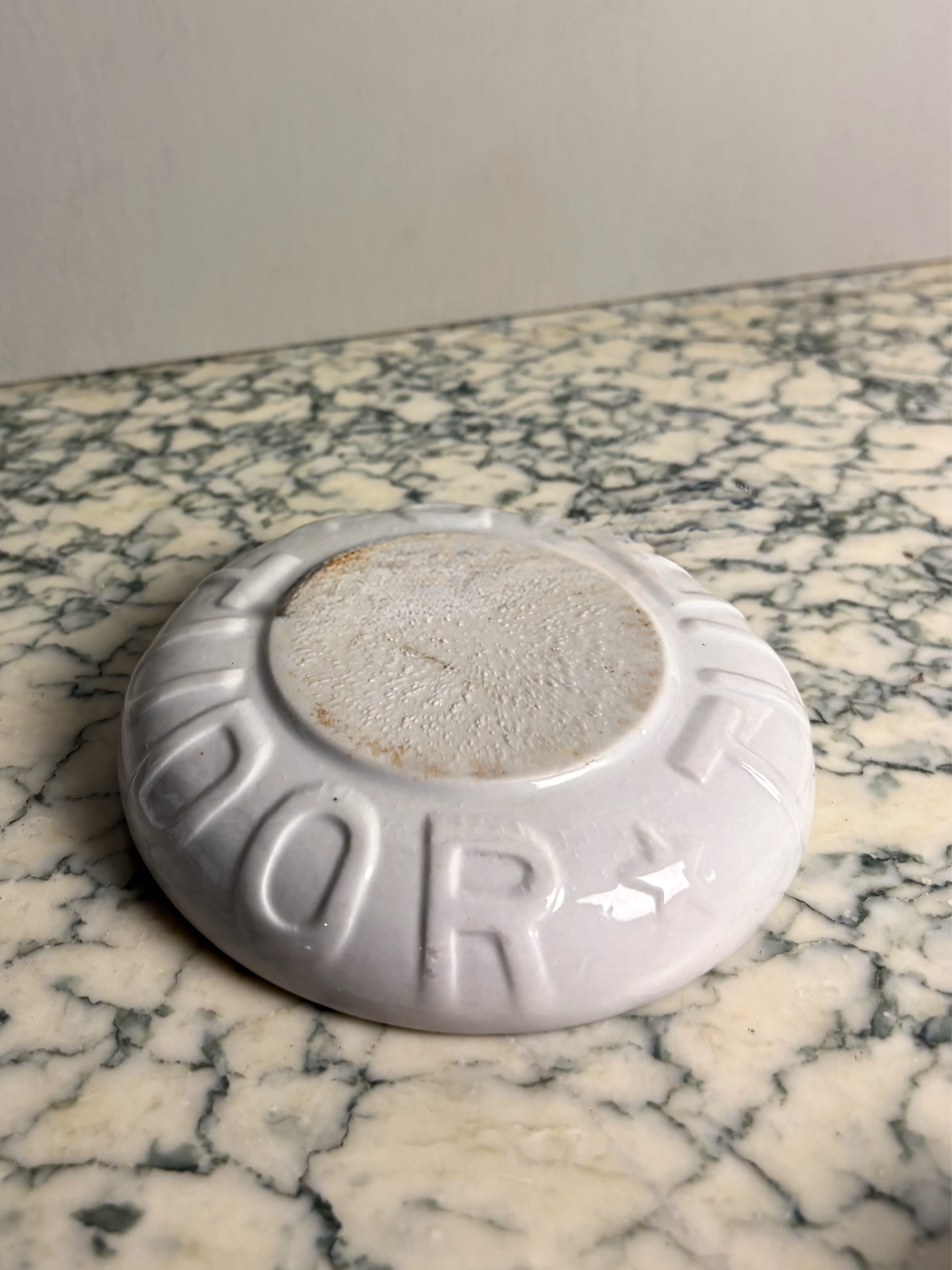 Antique Tudor Bistro Pyrogene